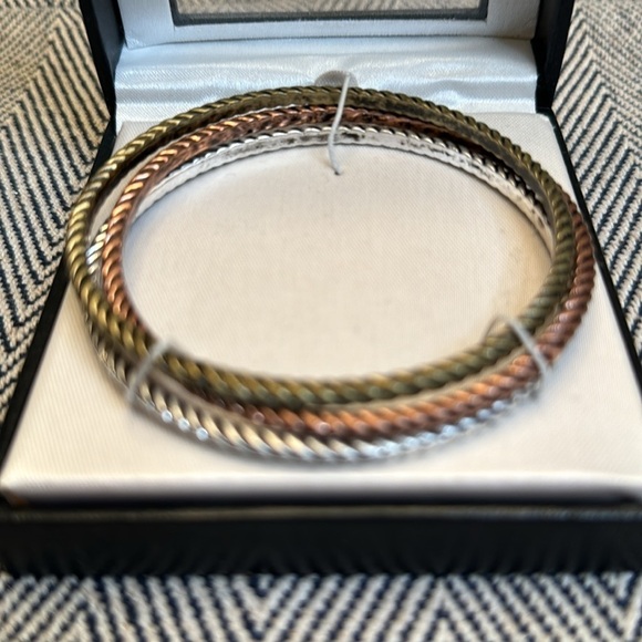 Bay studio three-piece bangle gift box - Picture 2 of 4